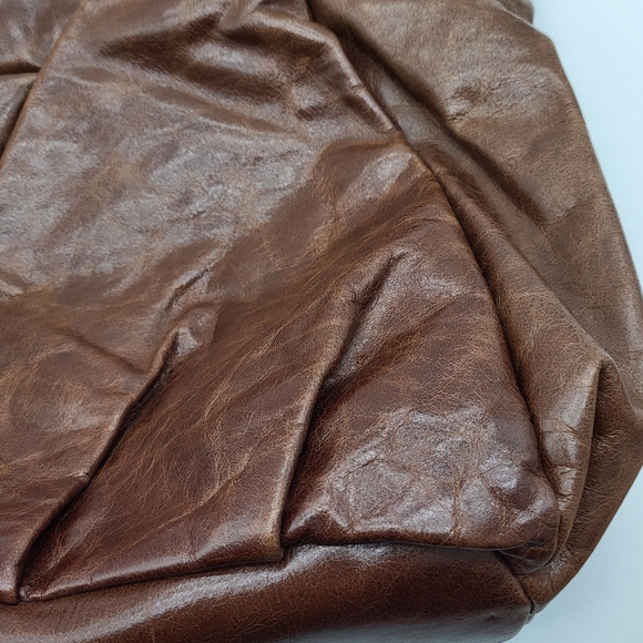 Vintage style brown leather pleated, top zipper closure large strap tote handbag - Picture 14 of 15